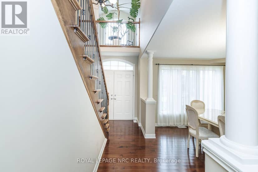 8394 Greenfield Crescent — photo 5 of 40