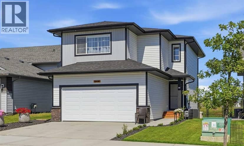 644 Robinson Avenue, Penhold, photo 3