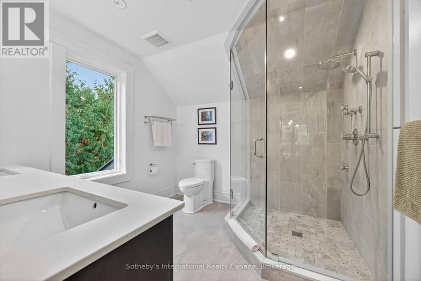 112 Arrowhead Crescent — photo 33 of 40