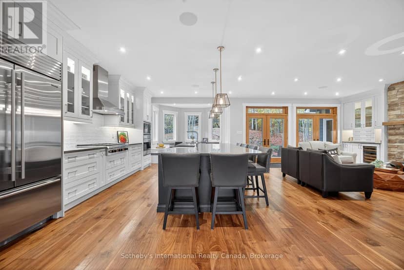 112 Arrowhead Crescent — photo 8 of 40