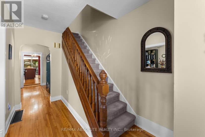 150 McGonigal Street W — photo 4 of 40