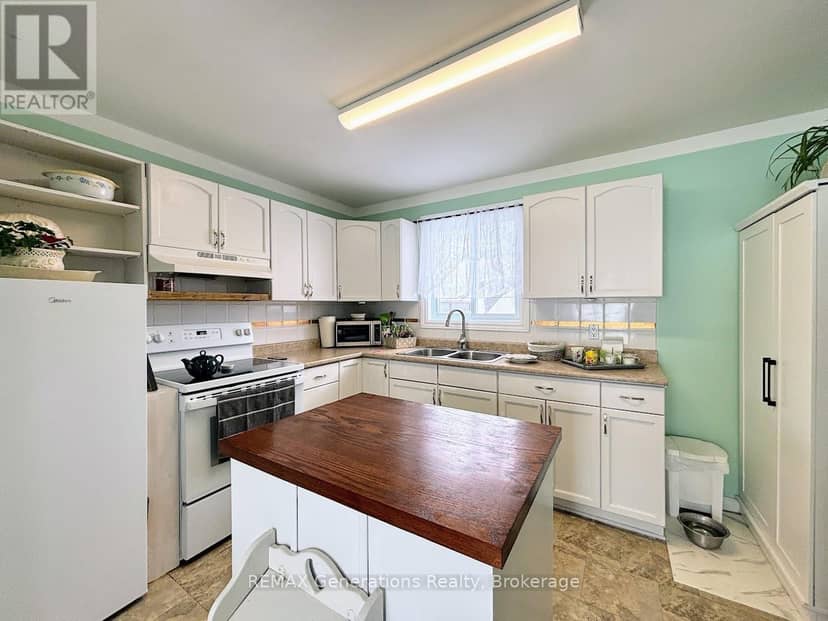 18 Swallow Drive, Manitouwadge, photo 2