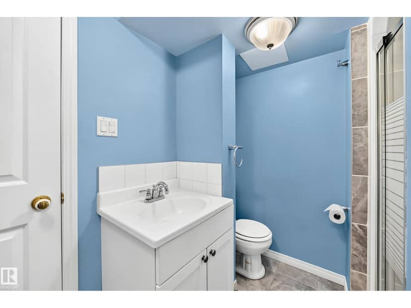 9828 164 ST NW — photo 30 of 40