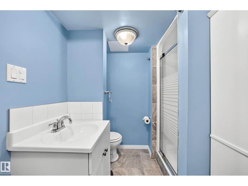 9828 164 ST NW — photo 31 of 40