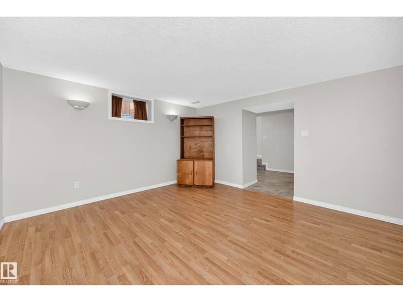 9828 164 ST NW — photo 21 of 40