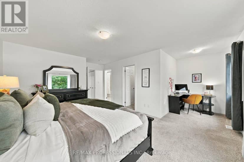 31 - 135 Hardcastle Drive — photo 18 of 30