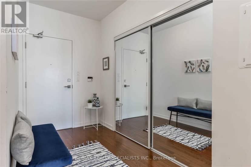 703 - 12 York Street — photo 16 of 18
