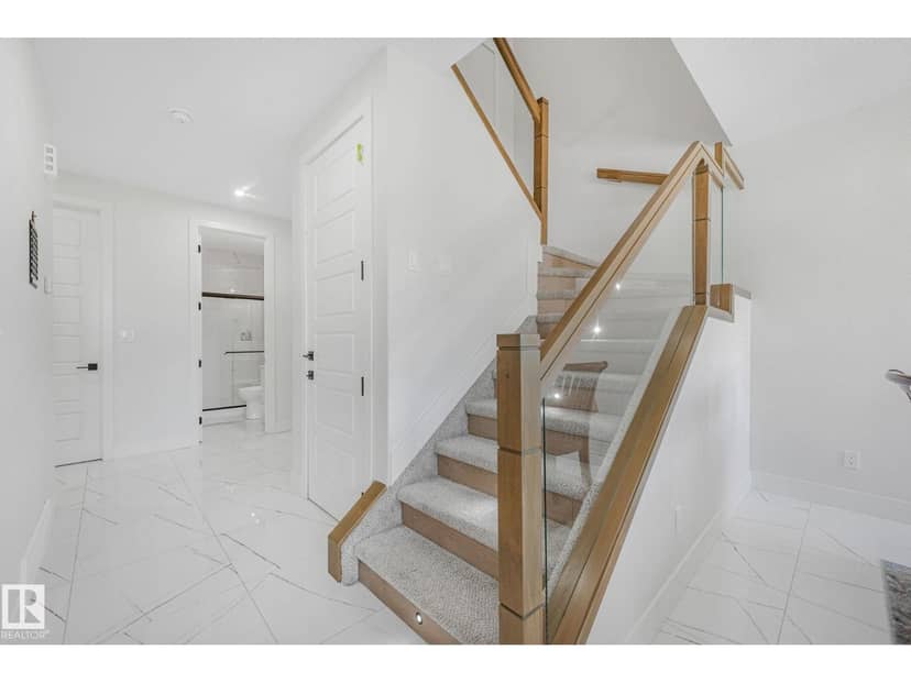 6608 51 AV — photo 34 of 40