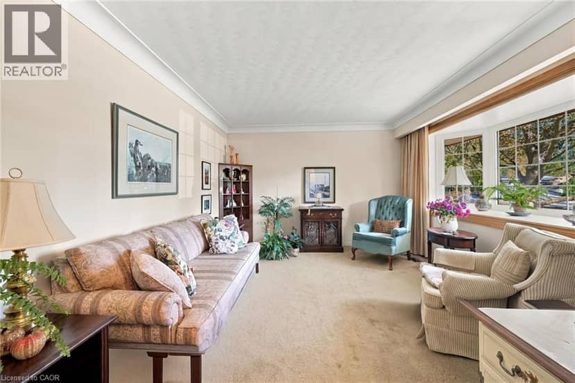 509 WALNUT Crescent — photo 9 of 40