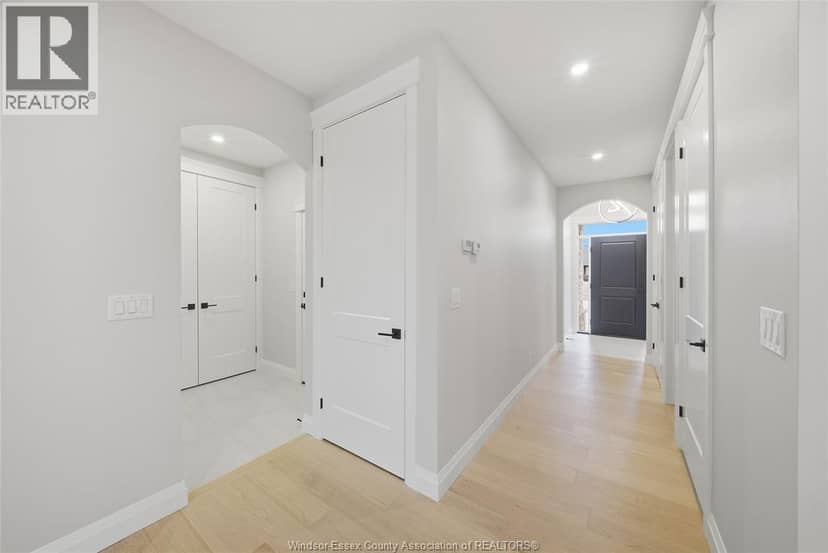 447 Caserta Crescent — photo 5 of 14