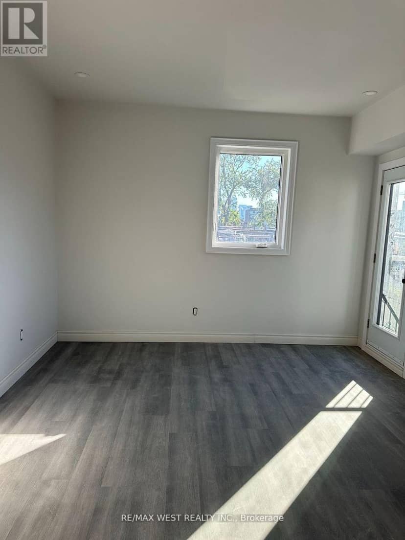 145 Dovercourt Road — photo 11 of 24