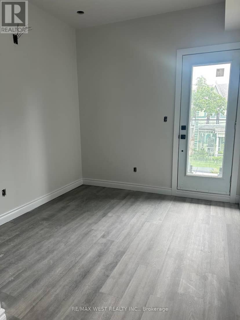145 Dovercourt Road — photo 13 of 24