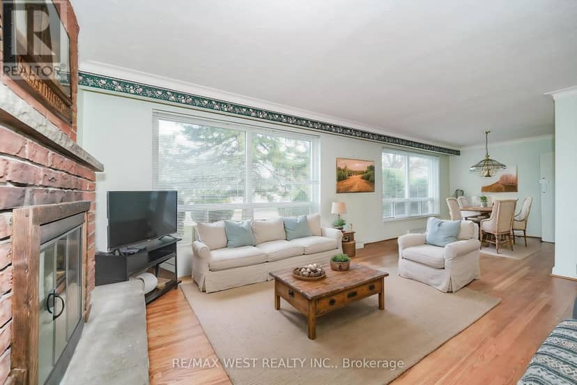 215 Acton Avenue, Toronto, photo 2