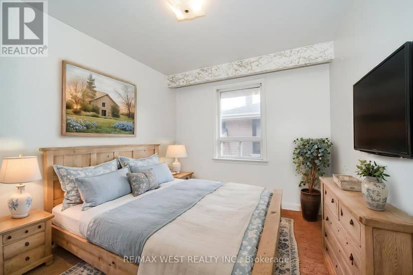 215 Acton Avenue, Toronto, photo 6