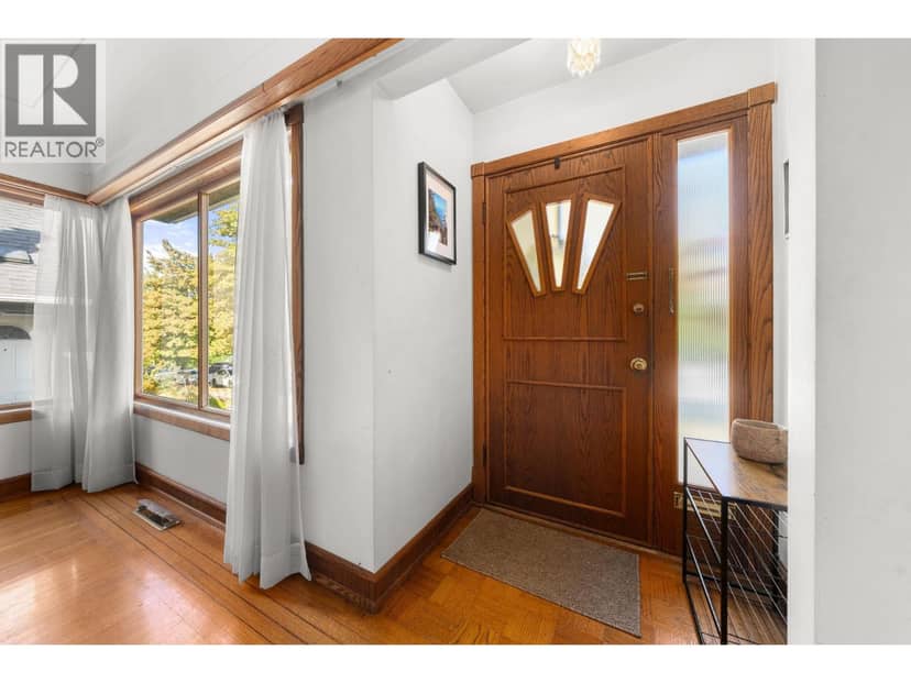 2554 Adanac Street, Vancouver, photo 3