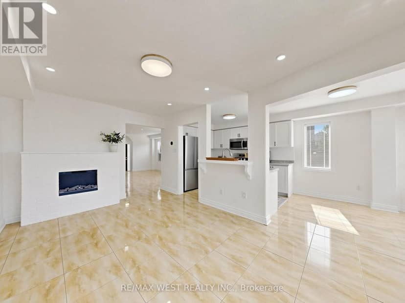 63 Echo Ridge Crescent — photo 9 of 40