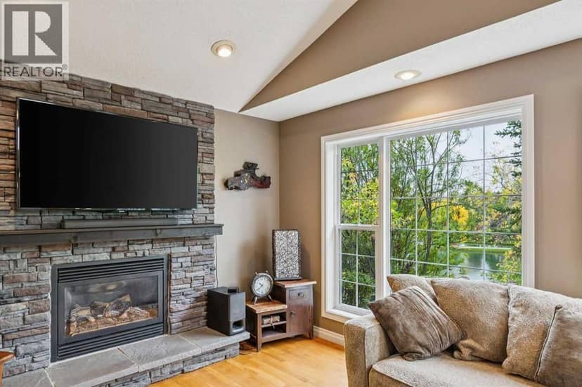 8816 48 Avenue — photo 15 of 40