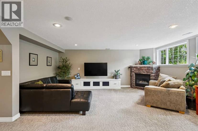 8816 48 Avenue — photo 24 of 40