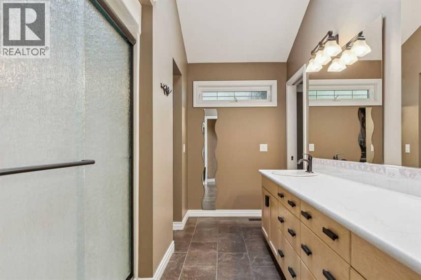 8816 48 Avenue — photo 20 of 40
