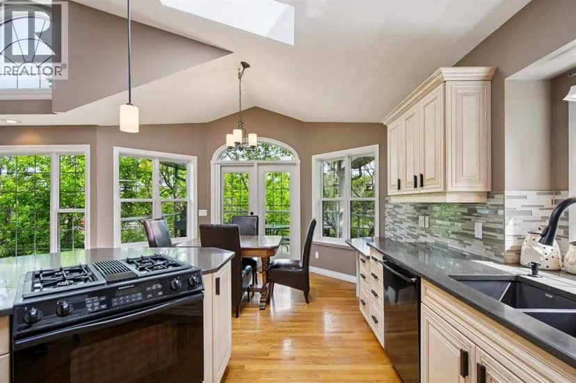 8816 48 Avenue — photo 9 of 40