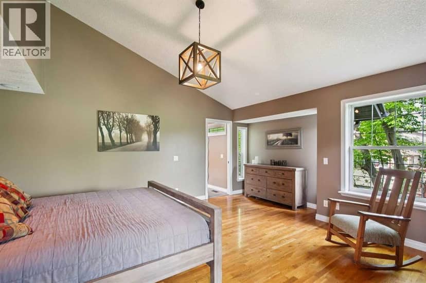 8816 48 Avenue — photo 17 of 40