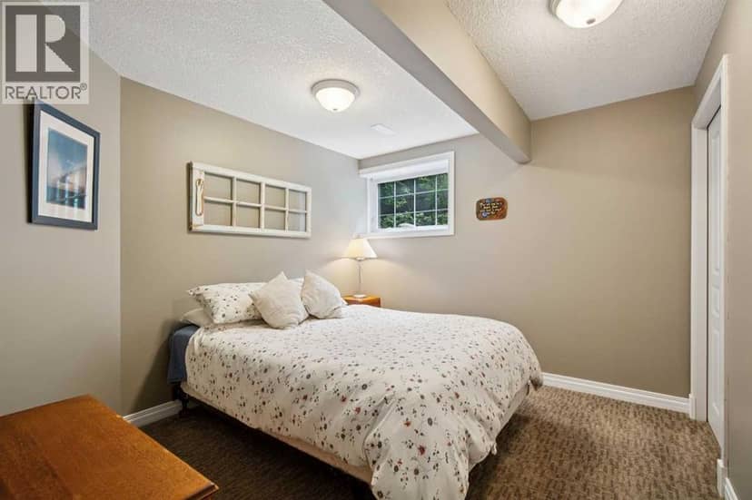 8816 48 Avenue — photo 28 of 40