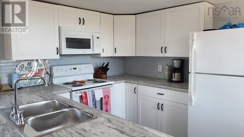 124 Red Cliff Drive, Seafoam, photo 8