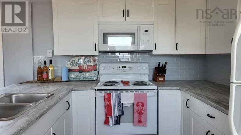 124 Red Cliff Drive — photo 6 of 29