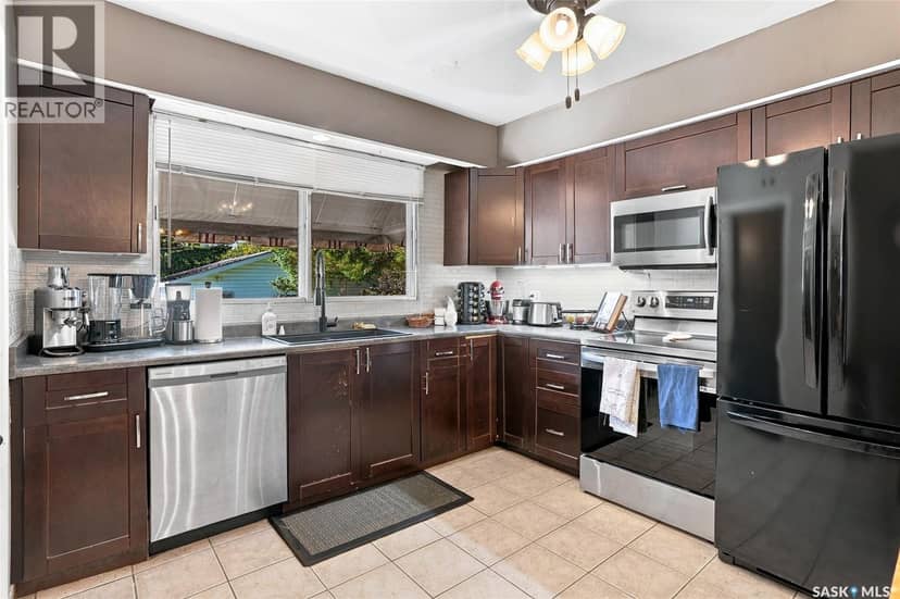 2518 Ewart AVENUE — photo 11 of 40