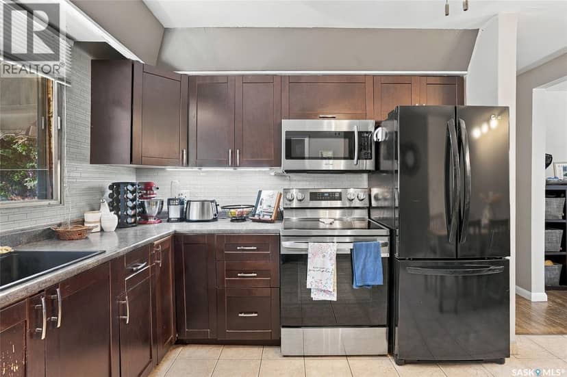 2518 Ewart AVENUE — photo 13 of 40