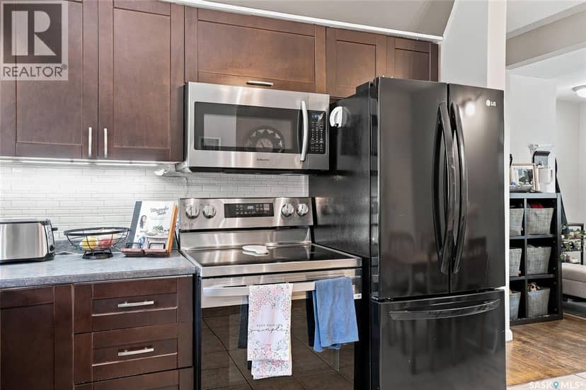 2518 Ewart AVENUE — photo 14 of 40