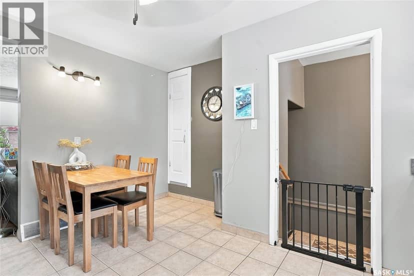 2518 Ewart AVENUE — photo 15 of 40