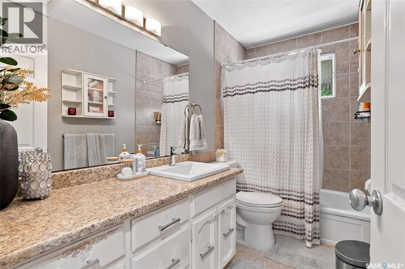 2518 Ewart AVENUE — photo 16 of 40