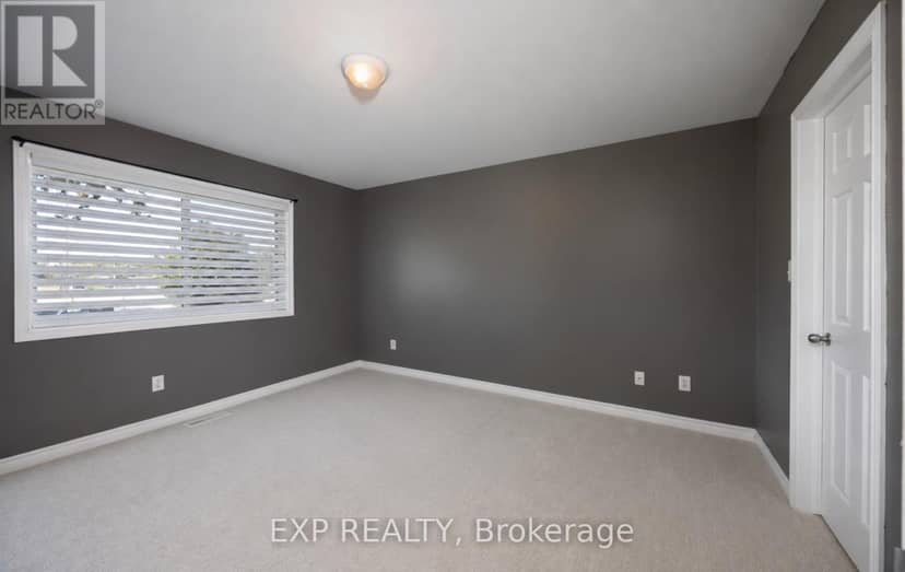 65 Kerr Crescent — photo 17 of 35