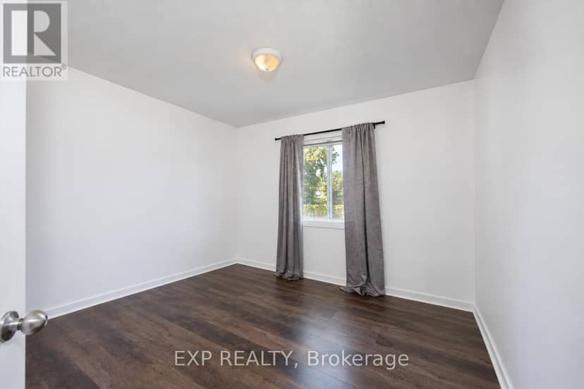 65 Kerr Crescent — photo 20 of 35