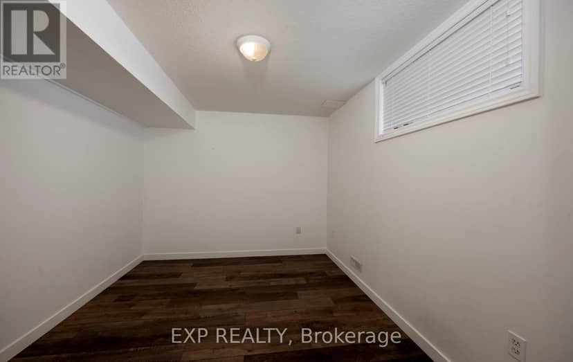 65 Kerr Crescent — photo 27 of 35