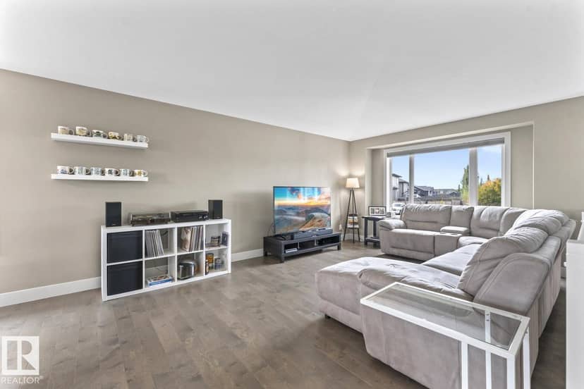 5705 49 ST — photo 9 of 36