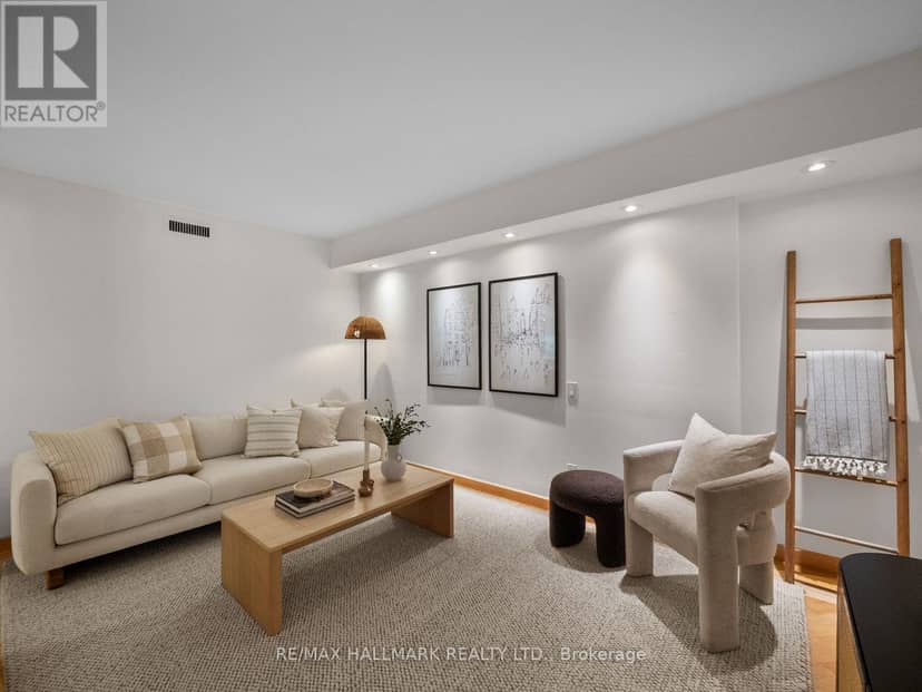 305 - 25 George Street — photo 20 of 40