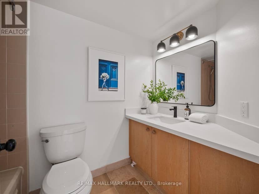 305 - 25 George Street — photo 33 of 40