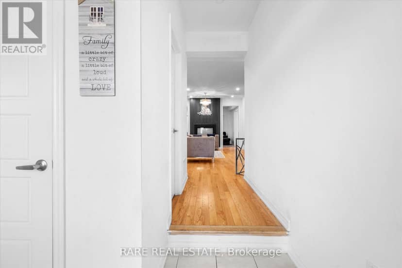 267 Fleetwood Drive, Oshawa, photo 2