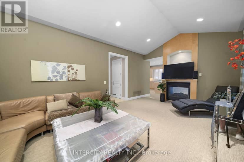 59 Kimber Crescent — photo 15 of 40