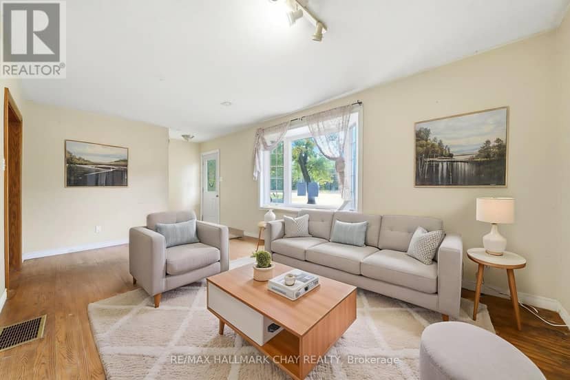 1213 Bayfield Street N, Springwater, photo 4