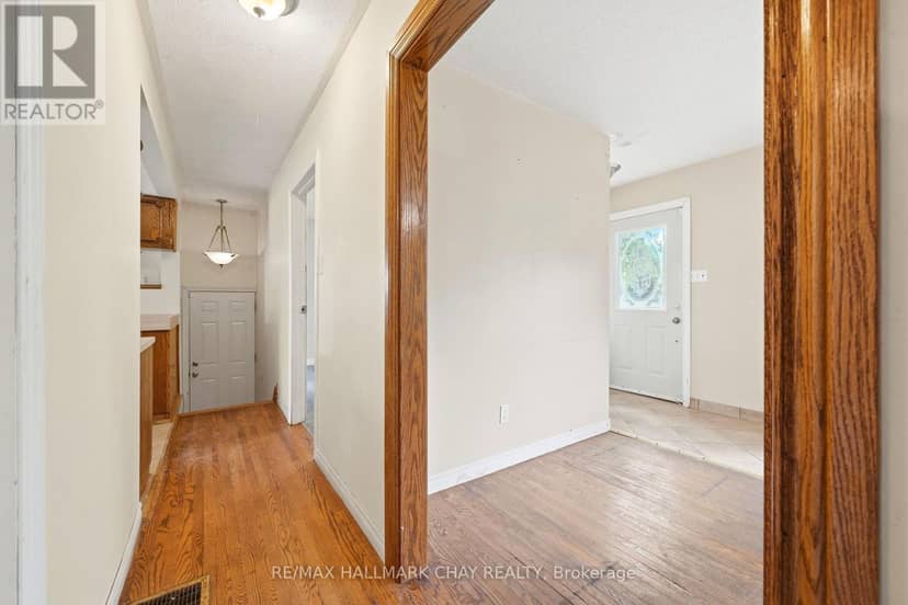 1213 Bayfield Street N, Springwater, photo 6