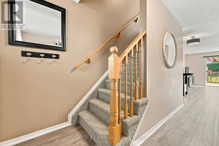 75 Courtney Crescent — photo 14 of 37