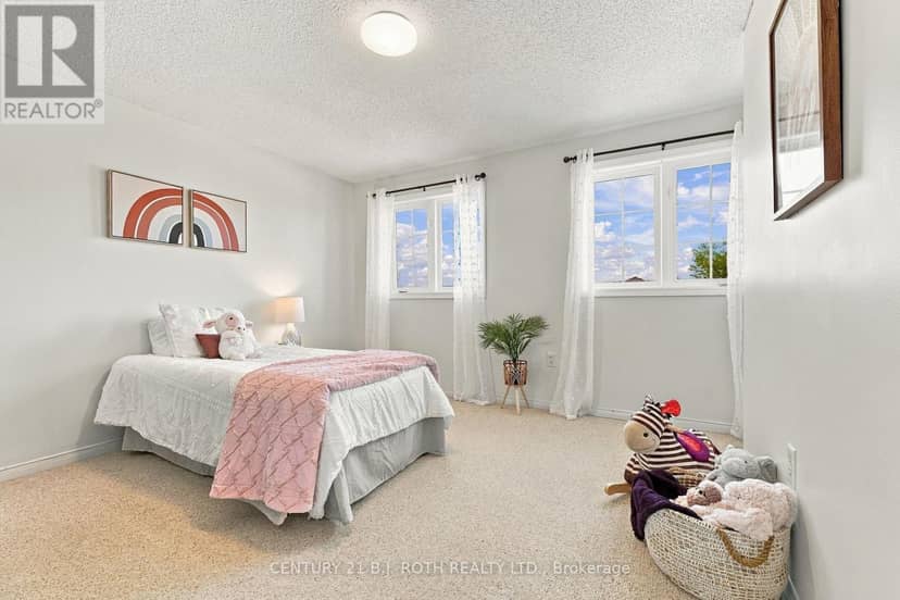 75 Courtney Crescent — photo 17 of 37