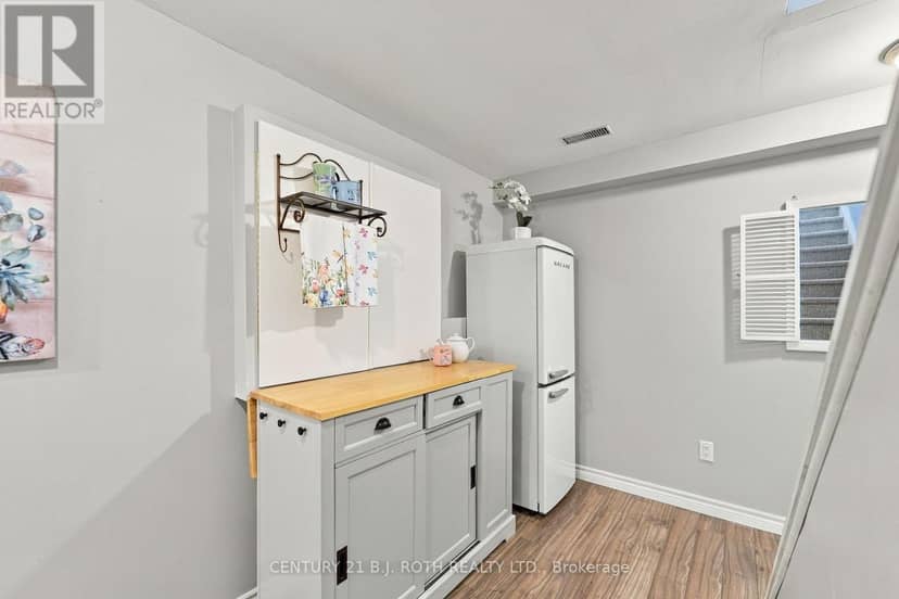 75 Courtney Crescent — photo 21 of 37