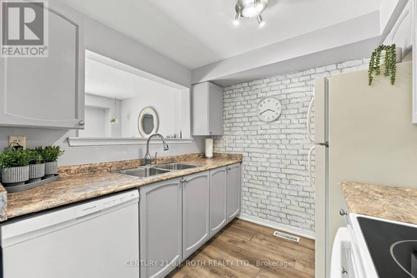 75 Courtney Crescent — photo 6 of 37