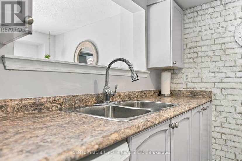 75 Courtney Crescent — photo 7 of 37