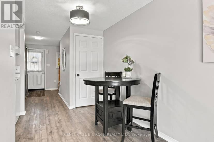 75 Courtney Crescent — photo 9 of 37
