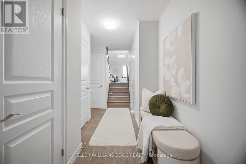 98 Bloom Crescent — photo 3 of 39